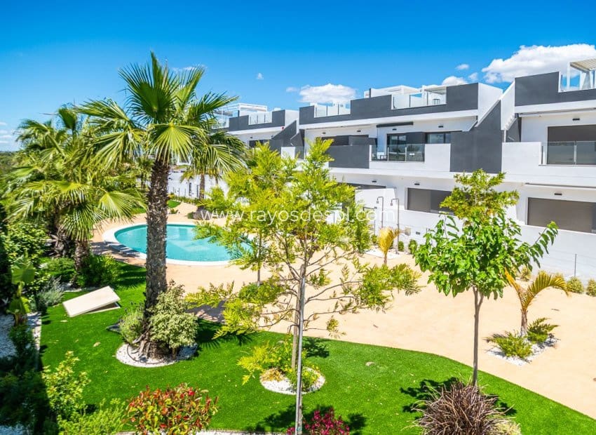 3 sovrum Lägenhet till salu i Torrevieja med pool - 349 000 € (Ref: 9841331)
