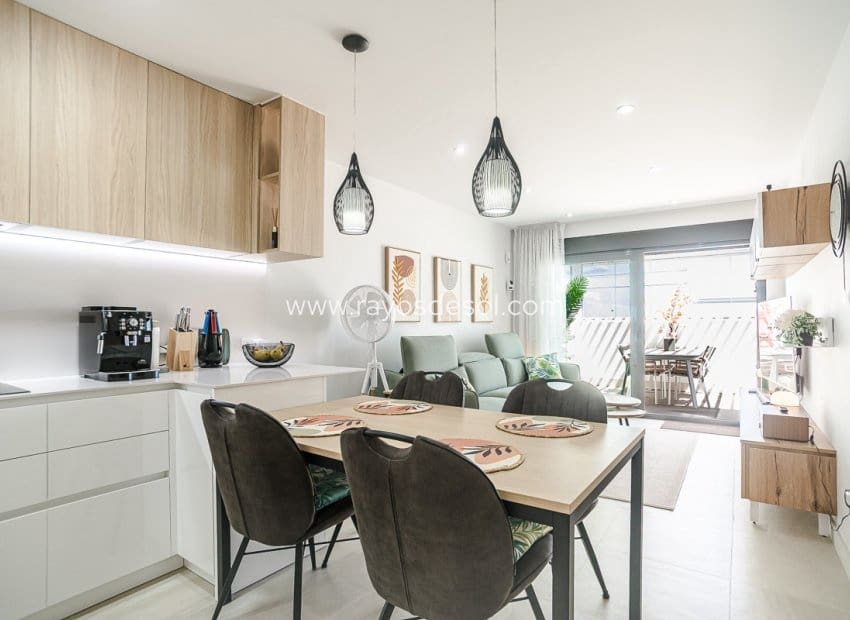 3 chambre Appartement à vendre à Torrevieja avec piscine - 339 000 € (Ref: 9841331)