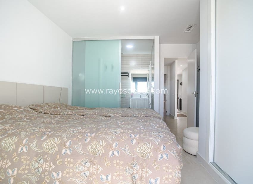 3 chambre Appartement à vendre à Torrevieja avec piscine - 339 000 € (Ref: 9841331)