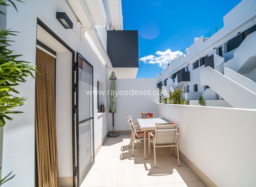 3 chambre Appartement à vendre à Torrevieja avec piscine - 339 000 € (Ref: 9841331)