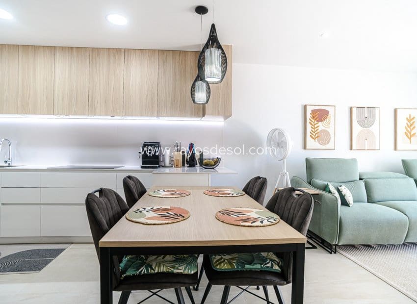 3 chambre Appartement à vendre à Torrevieja avec piscine - 339 000 € (Ref: 9841331)