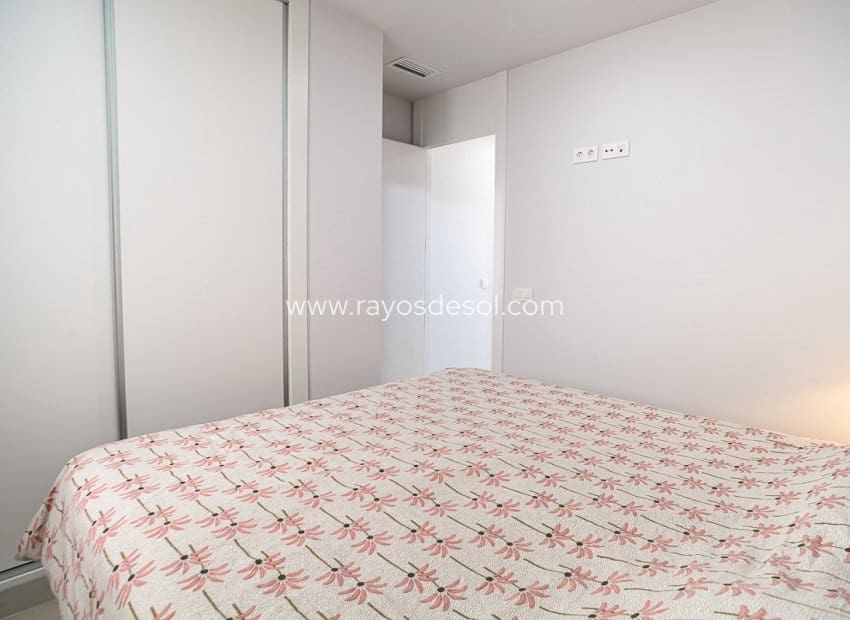 3 chambre Appartement à vendre à Torrevieja avec piscine - 339 000 € (Ref: 9841331)