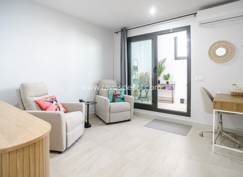 3 chambre Appartement à vendre à Torrevieja avec piscine - 339 000 € (Ref: 9841331)
