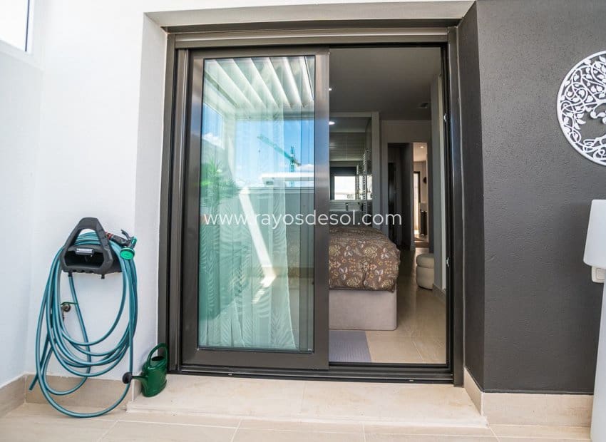 3 chambre Appartement à vendre à Torrevieja avec piscine - 339 000 € (Ref: 9841331)