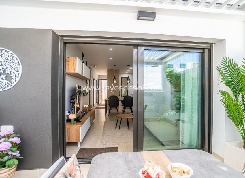 3 chambre Appartement à vendre à Torrevieja avec piscine - 339 000 € (Ref: 9841331)