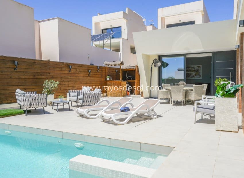4 sypialnia Willa na sprzedaż w Benijofar z basenem - 690 000 € (Ref: 9852179)