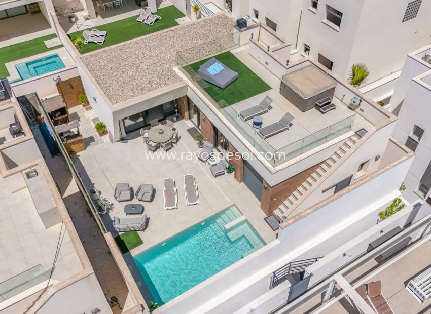 4 sypialnia Willa na sprzedaż w Benijofar z basenem - 690 000 € (Ref: 9852179)