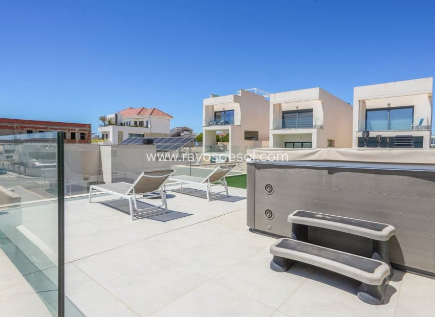 4 sypialnia Willa na sprzedaż w Benijofar z basenem - 690 000 € (Ref: 9852179)