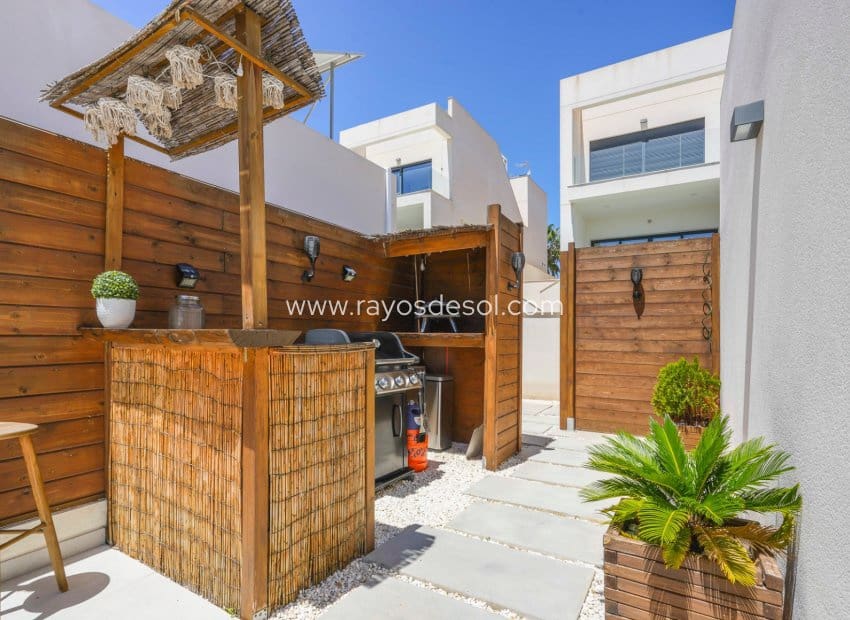 4 sypialnia Willa na sprzedaż w Benijofar z basenem - 690 000 € (Ref: 9852179)