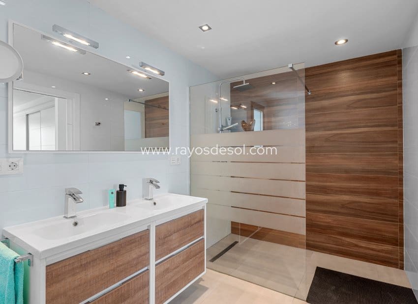 3 soveværelse Villa til salg i La Marina med swimmingpool - € 595.000 (Ref: 9852180)