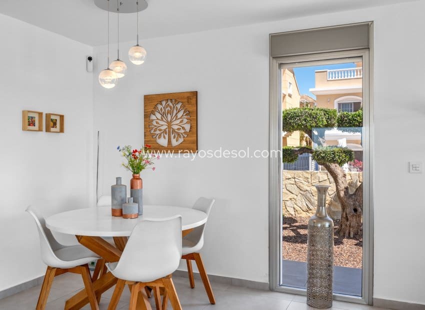 3 soveværelse Villa til salg i La Marina med swimmingpool - € 595.000 (Ref: 9852180)
