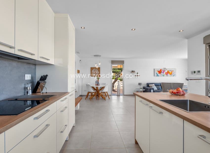 3 soveværelse Villa til salg i La Marina med swimmingpool - € 595.000 (Ref: 9852180)
