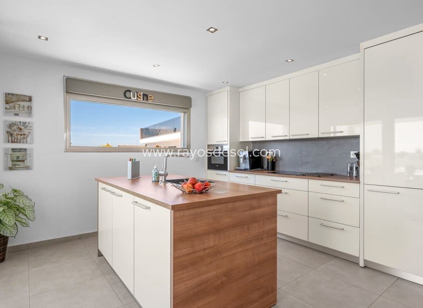3 soveværelse Villa til salg i La Marina med swimmingpool - € 595.000 (Ref: 9852180)