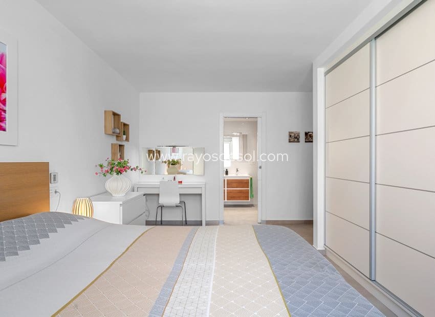 3 soveværelse Villa til salg i La Marina med swimmingpool - € 595.000 (Ref: 9852180)