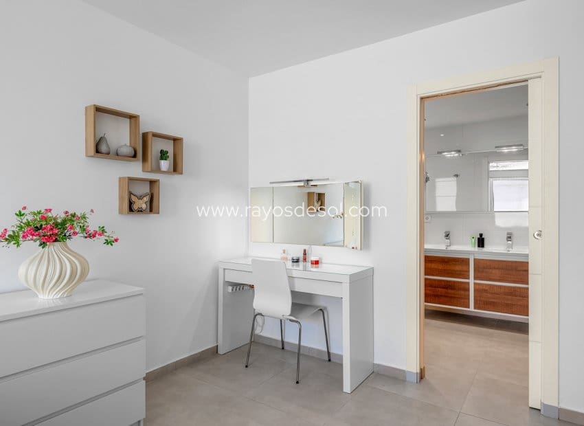 3 soveværelse Villa til salg i La Marina med swimmingpool - € 595.000 (Ref: 9852180)