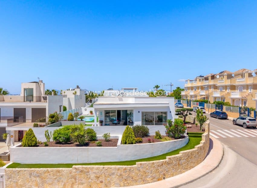 3 soveværelse Villa til salg i La Marina med swimmingpool - € 595.000 (Ref: 9852180)