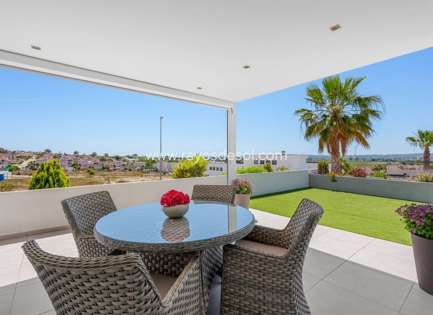 3 soveværelse Villa til salg i La Marina med swimmingpool - € 595.000 (Ref: 9852180)