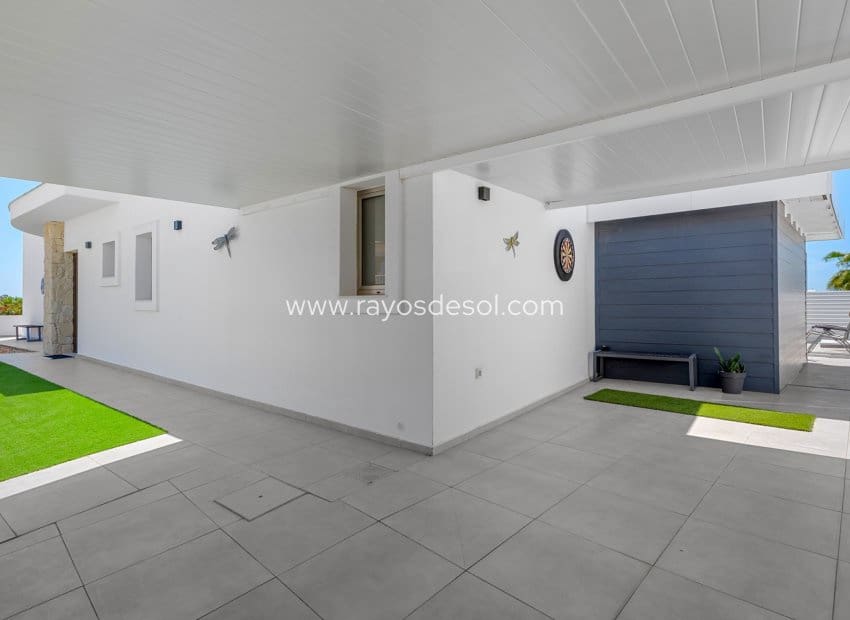 3 soveværelse Villa til salg i La Marina med swimmingpool - € 595.000 (Ref: 9852180)