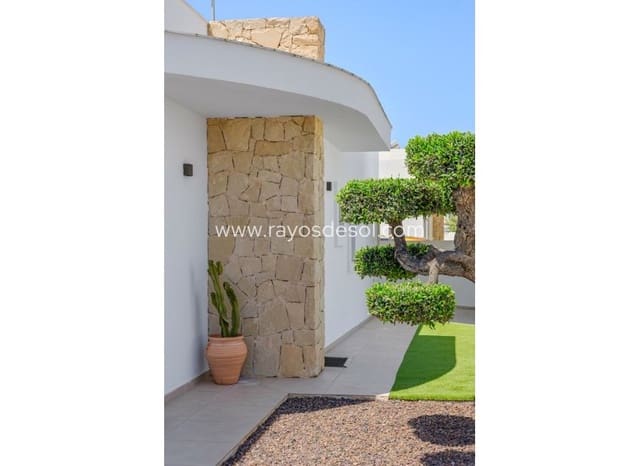 3 soveværelse Villa til salg i La Marina, Elche / Elx med swimmingpool - € 595.000 (Ref: 9852180)