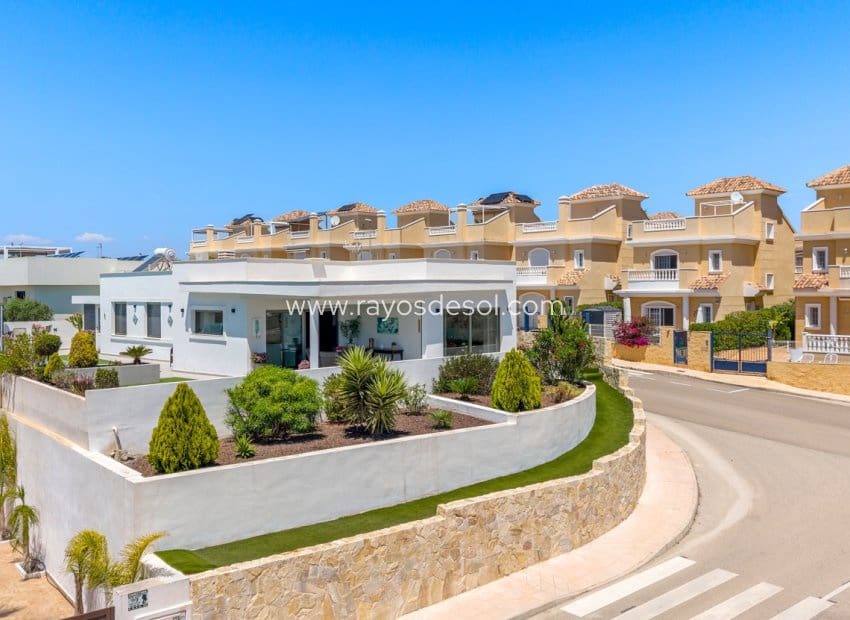 3 soveværelse Villa til salg i La Marina med swimmingpool - € 595.000 (Ref: 9852180)