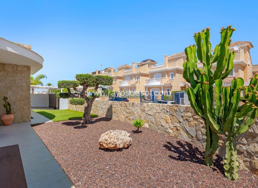 3 soveværelse Villa til salg i La Marina med swimmingpool - € 595.000 (Ref: 9852180)