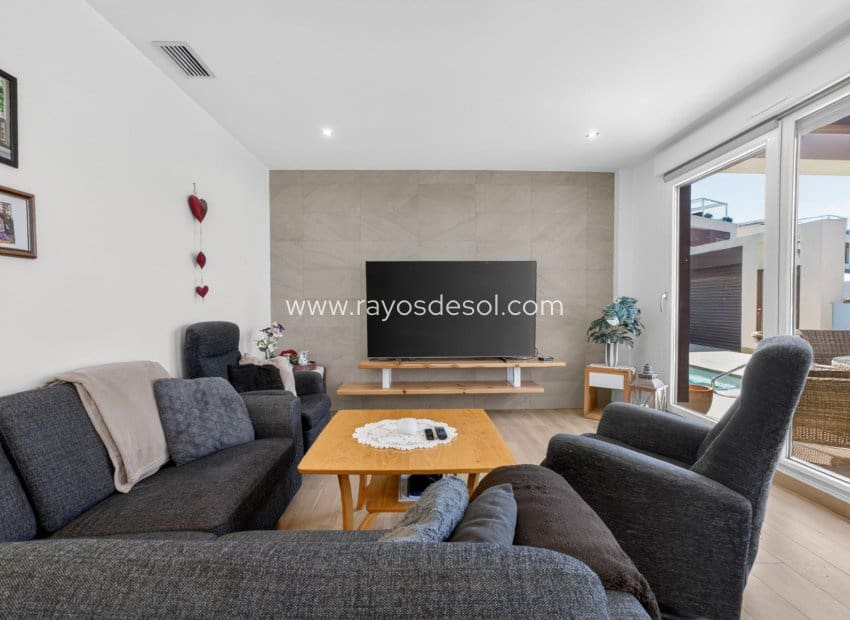 3 Zimmer Villa zu verkaufen in Alicante / Alacant Stadt mit Pool - 469.000 € (Ref: 9865472)