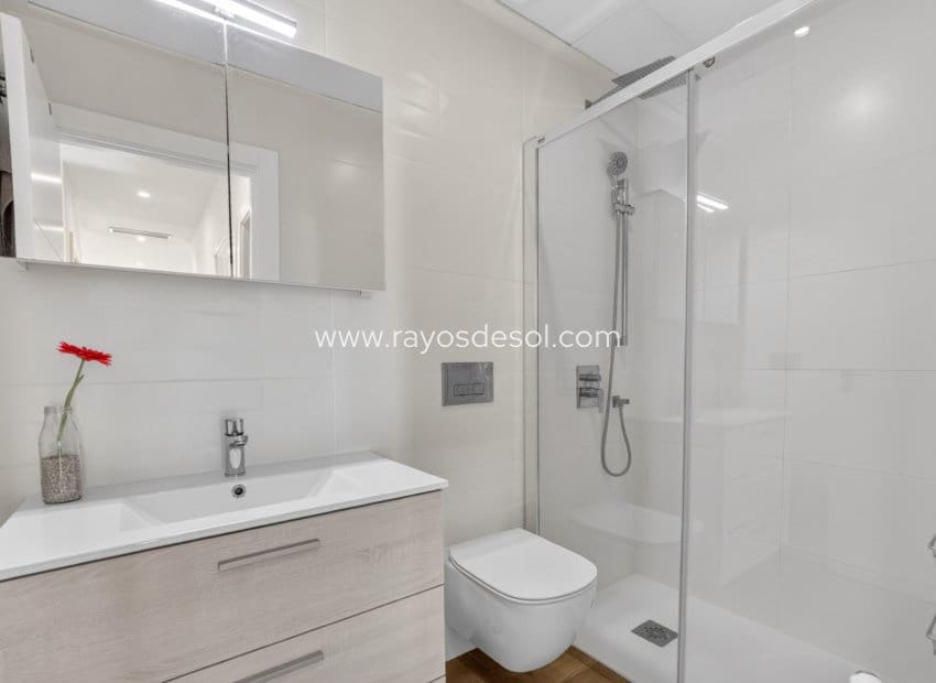 3 Zimmer Villa zu verkaufen in Alicante / Alacant Stadt mit Pool - 469.000 € (Ref: 9865472)