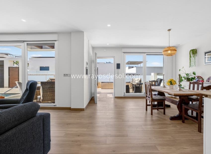 3 Zimmer Villa zu verkaufen in Alicante / Alacant Stadt mit Pool - 469.000 € (Ref: 9865472)