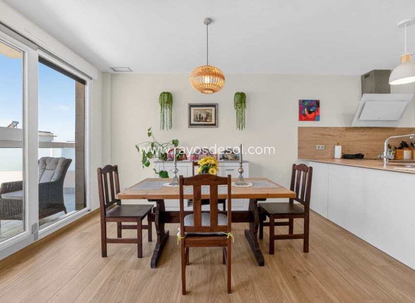 3 Zimmer Villa zu verkaufen in Alicante / Alacant Stadt mit Pool - 469.000 € (Ref: 9865472)