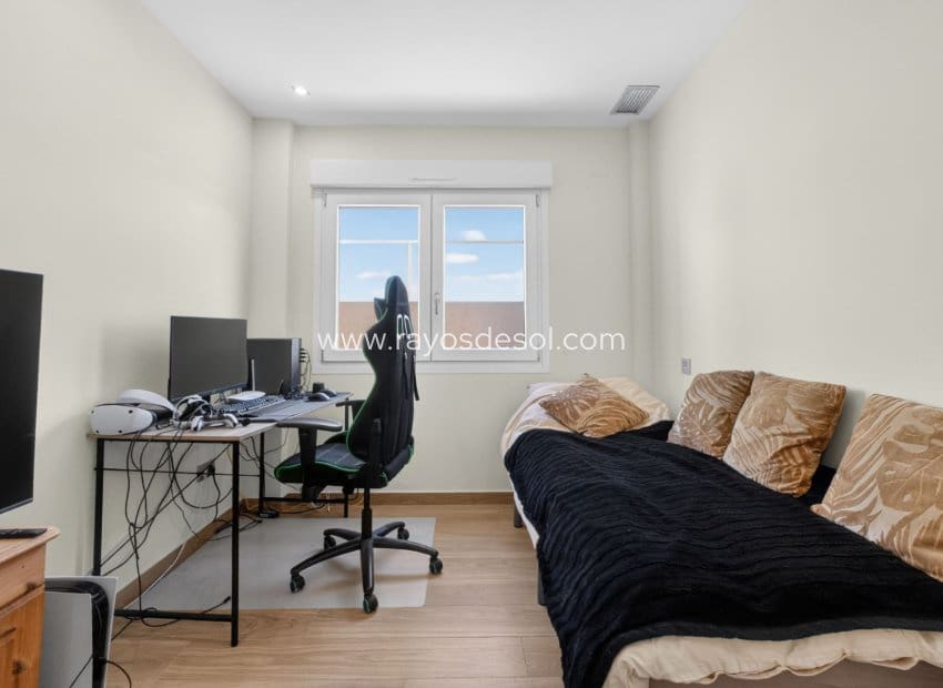 3 Zimmer Villa zu verkaufen in Alicante / Alacant Stadt mit Pool - 469.000 € (Ref: 9865472)
