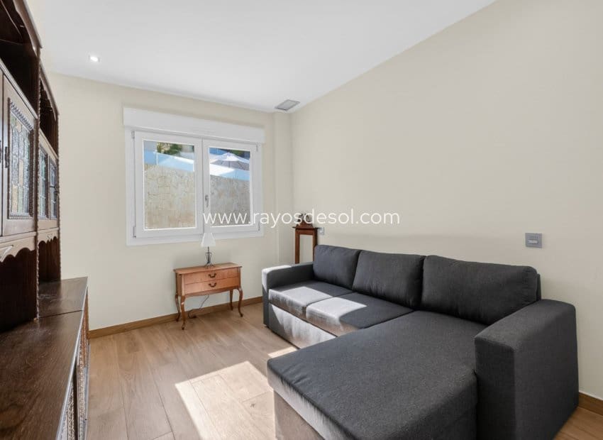 3 Zimmer Villa zu verkaufen in Alicante / Alacant Stadt mit Pool - 469.000 € (Ref: 9865472)