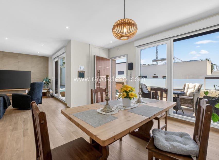 3 Zimmer Villa zu verkaufen in Alicante / Alacant Stadt mit Pool - 469.000 € (Ref: 9865472)