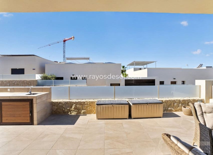 3 Zimmer Villa zu verkaufen in Alicante / Alacant Stadt mit Pool - 469.000 € (Ref: 9865472)