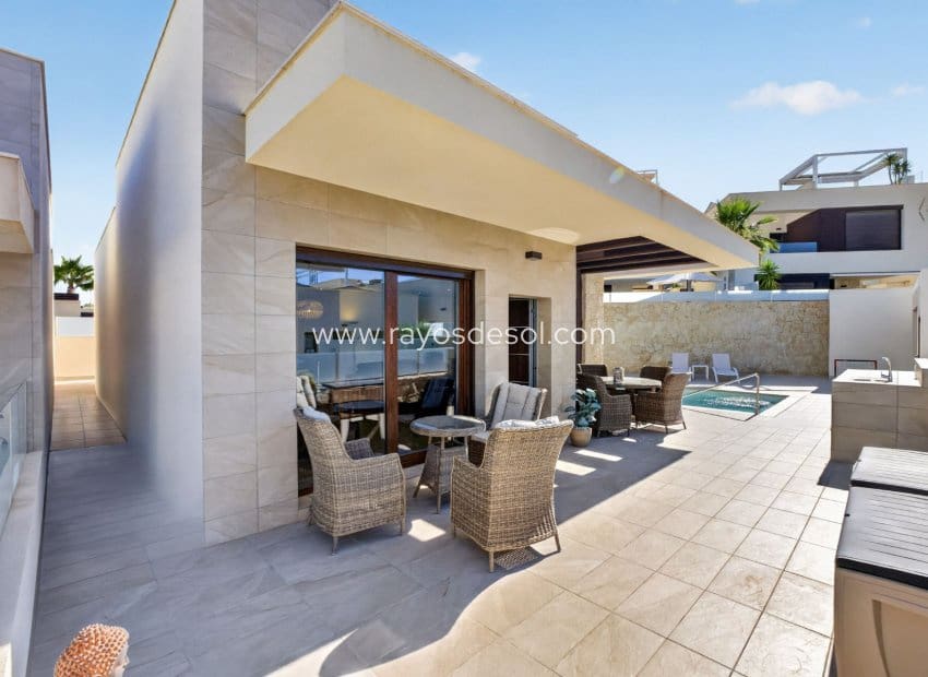 3 Zimmer Villa zu verkaufen in Alicante / Alacant Stadt mit Pool - 469.000 € (Ref: 9865472)