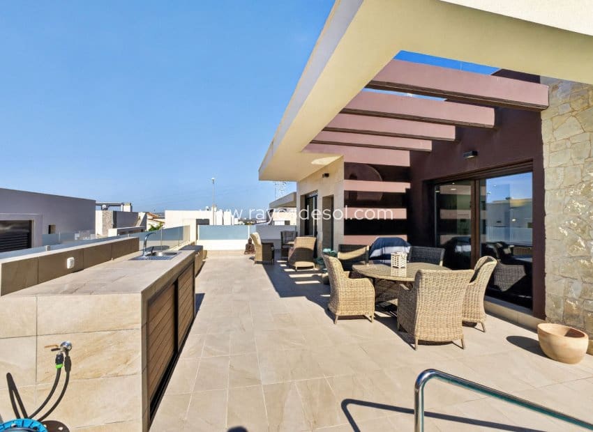 3 Zimmer Villa zu verkaufen in Alicante / Alacant Stadt mit Pool - 469.000 € (Ref: 9865472)