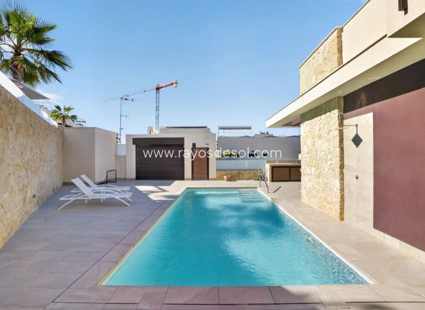 3 Zimmer Villa zu verkaufen in Alicante / Alacant Stadt mit Pool - 469.000 € (Ref: 9865472)