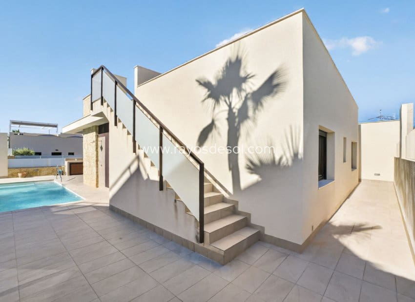 3 Zimmer Villa zu verkaufen in Alicante / Alacant Stadt mit Pool - 469.000 € (Ref: 9865472)