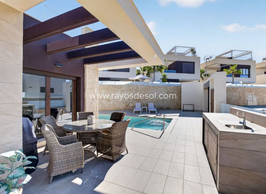3 Zimmer Villa zu verkaufen in Alicante / Alacant Stadt mit Pool - 469.000 € (Ref: 9865472)