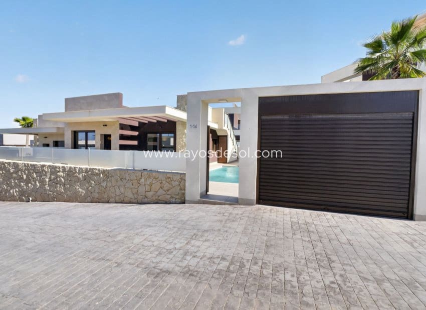 3 Zimmer Villa zu verkaufen in Alicante / Alacant Stadt mit Pool - 469.000 € (Ref: 9865472)