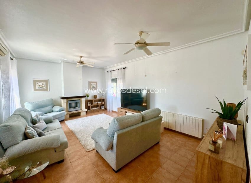 3 makuuhuone Maalaistalo myytävänä paikassa Catral mukana uima-altaan - 435 000 € (Ref: 9869685)