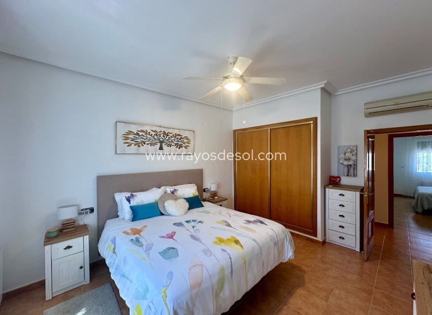 3 makuuhuone Maalaistalo myytävänä paikassa Catral mukana uima-altaan - 435 000 € (Ref: 9869685)