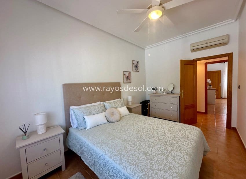 3 makuuhuone Maalaistalo myytävänä paikassa Catral mukana uima-altaan - 435 000 € (Ref: 9869685)