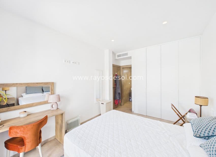 Chalet de 3 habitaciones en Santiago de la Ribera en venta con piscina - 550.000 € (Ref: 9873774)