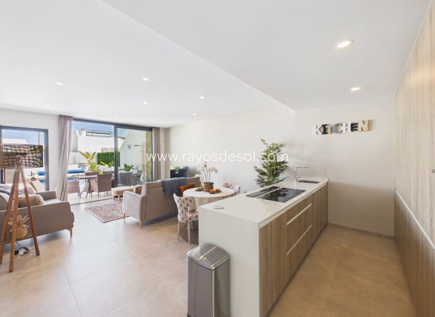 Chalet de 3 habitaciones en Santiago de la Ribera en venta con piscina - 550.000 € (Ref: 9873774)
