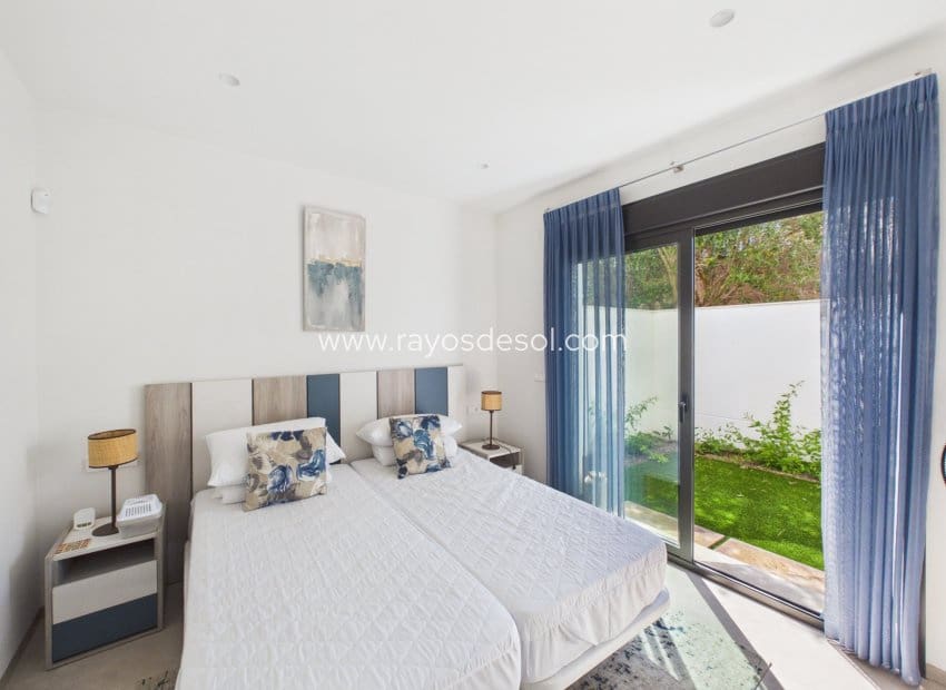 Chalet de 3 habitaciones en Santiago de la Ribera en venta con piscina - 550.000 € (Ref: 9873774)