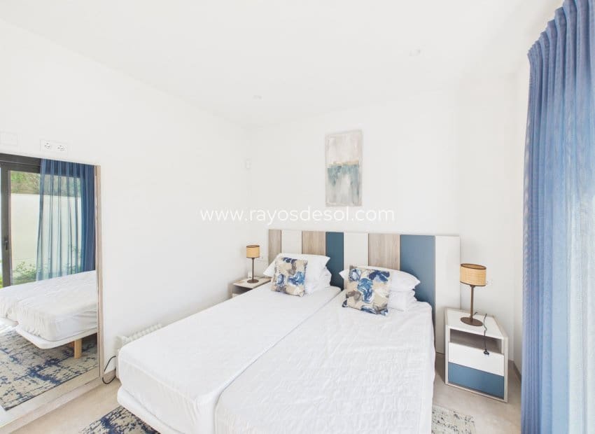 Chalet de 3 habitaciones en Santiago de la Ribera en venta con piscina - 550.000 € (Ref: 9873774)