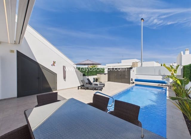 Chalet de 3 habitaciones en Santiago de la Ribera, San Javier en venta con piscina - 550.000 € (Ref: 9873774)