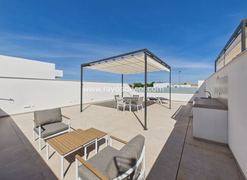 Chalet de 3 habitaciones en Santiago de la Ribera en venta con piscina - 550.000 € (Ref: 9873774)