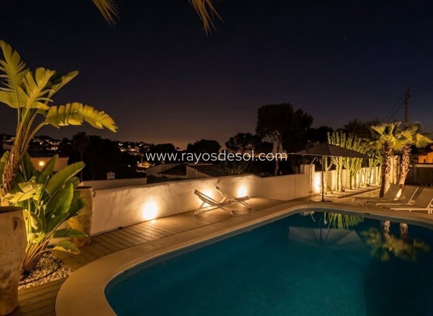 6 Zimmer Villa zu verkaufen in Moraira mit Pool - 859.000 € (Ref: 9877169)
