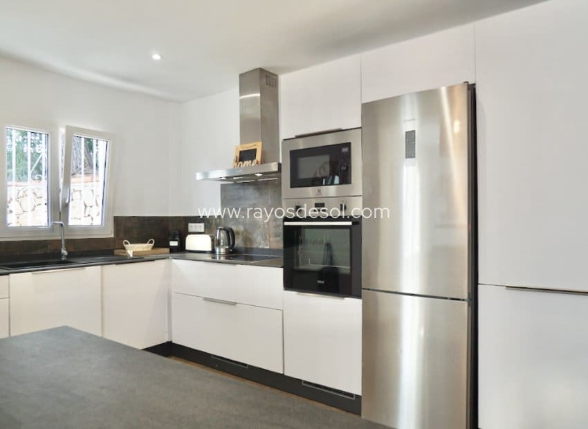 6 Zimmer Villa zu verkaufen in Moraira mit Pool - 859.000 € (Ref: 9877169)
